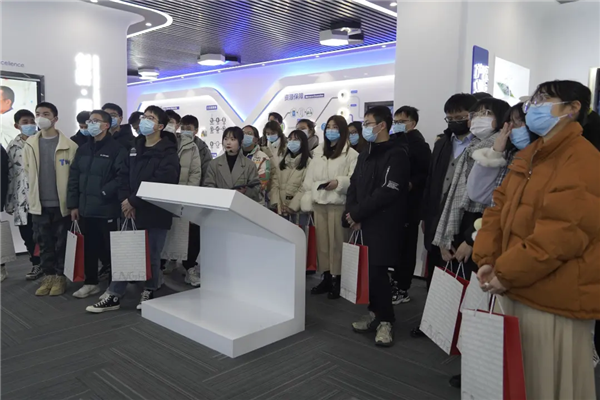 “与宁相约，筑梦青春”丨百名宁乡籍双一流高校学子参访中部产业基地