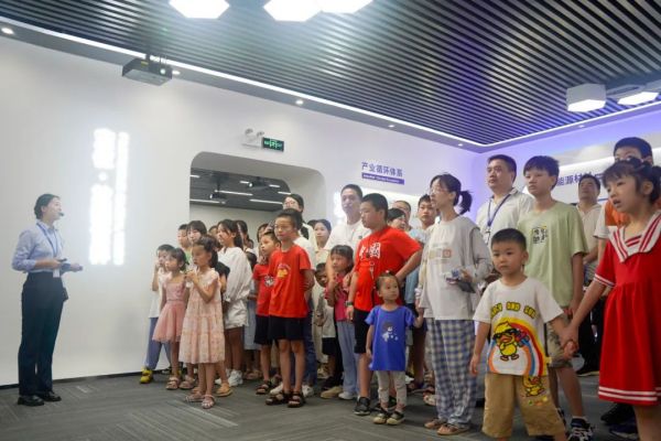 pg国际-不凡成就非凡,相信品牌的力量