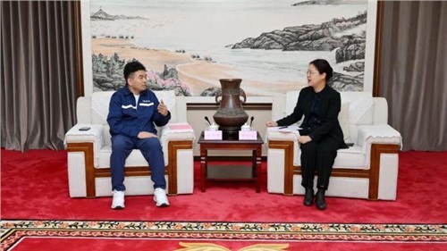 平凉市市委书记钟畅姿会见pg国际股份董事长、总裁邓伟明一行
